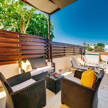Mara Villa *